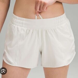 lululemon hotty hot 2.5 inch shorts